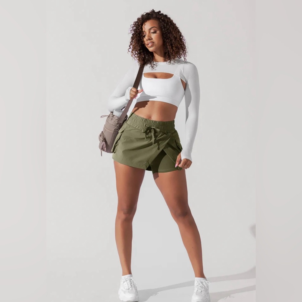 NWOT Popflex Hiking Superskort in Dark Olive